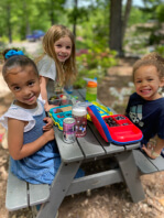 preschool students eating lunch