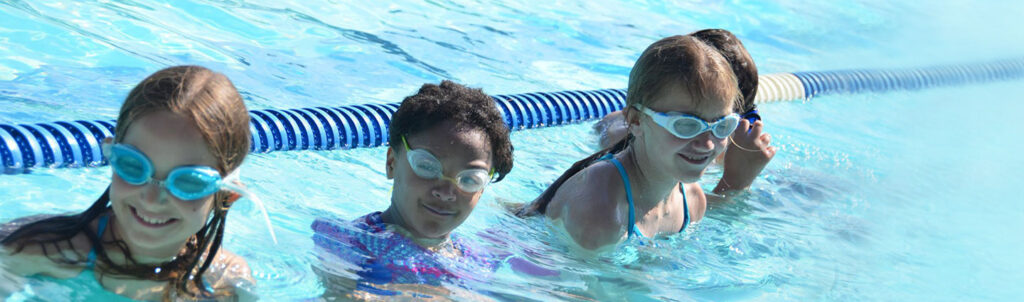 Renbrook Summer Kids in Pool