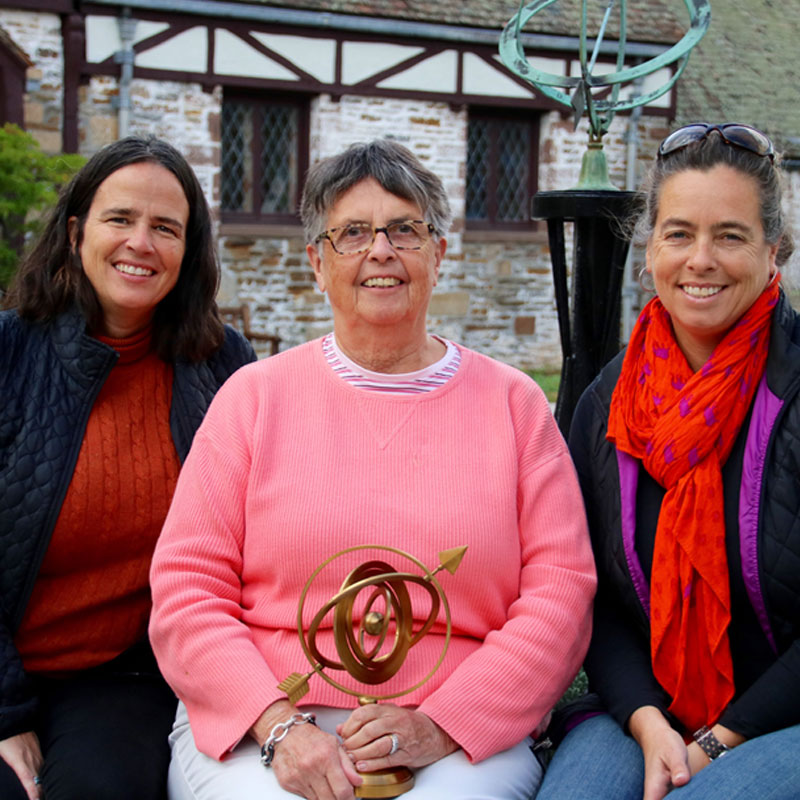 Eunice-Groark-and-daughters Mother and daughters posing with award