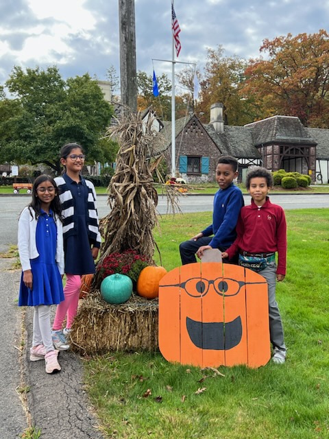 kids at Renbrook School with teal pumpkin project