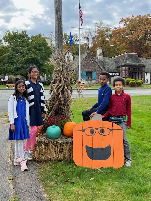 kids at Renbrook School with teal pumpkin project
