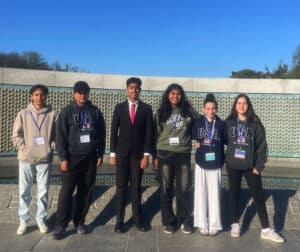 6 eighth-greade students posing for a picture in Washington DC