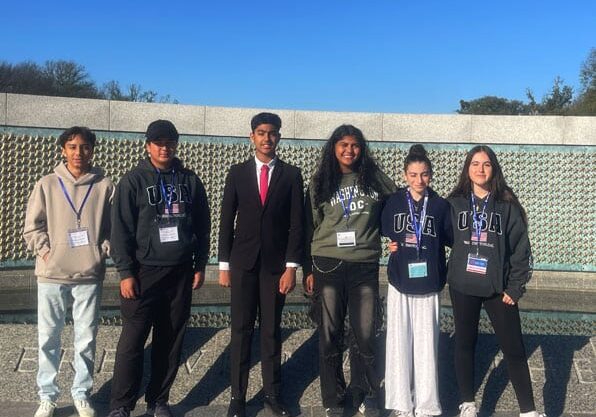 6 eighth-greade students posing for a picture in Washington DC